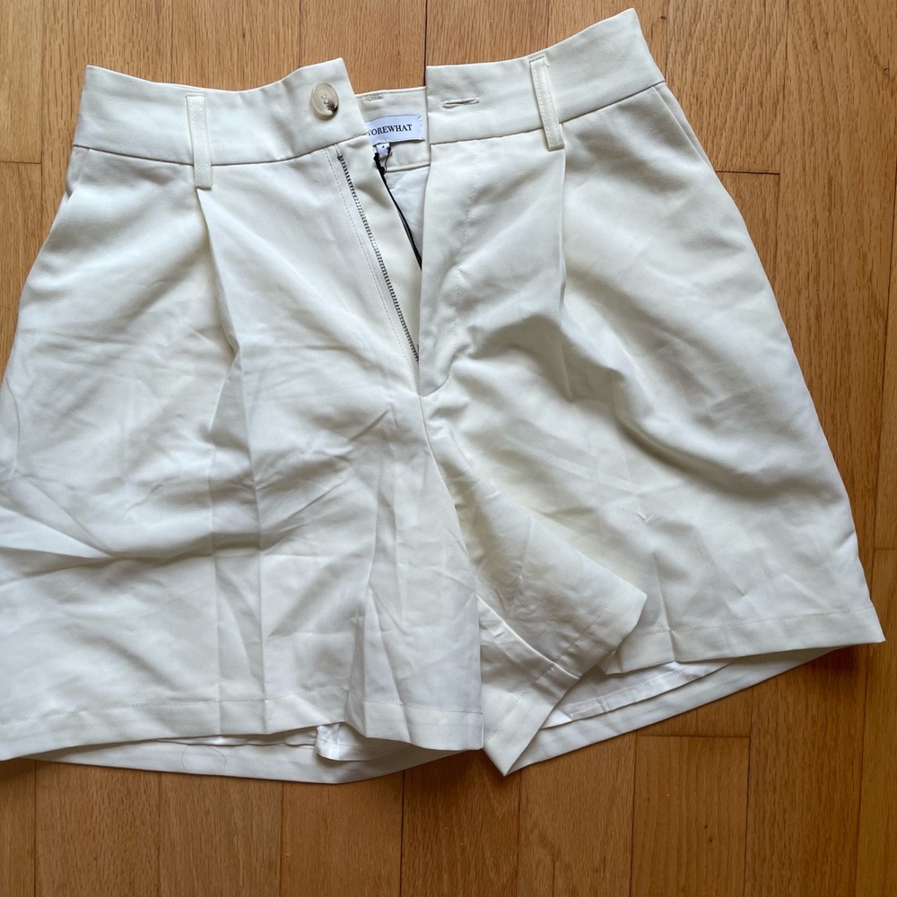 We Wore What cream high waited pleated shorts size 4. NWT!